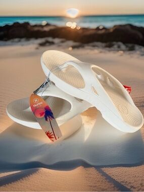 Hurley Men's Size 9 Injection Flip-Flop. White. New with Tags.